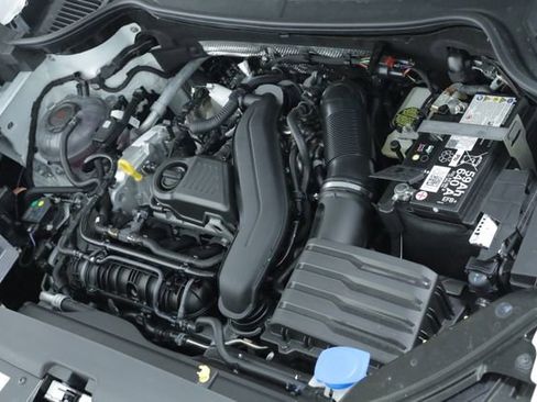 New 2026 Volkswagen Taos SE FWD image 9
