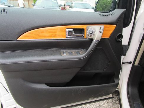 Used 2015 Lincoln MKX AWD w/ Equipment Group 102A image 8
