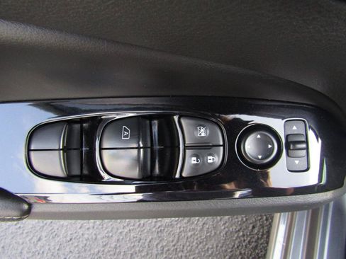 Used 2023 Nissan Altima 2.5 SV FWD image 11