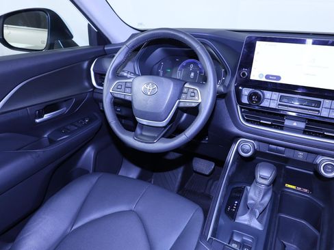 Used 2024 Toyota Grand Highlander Limited image 9