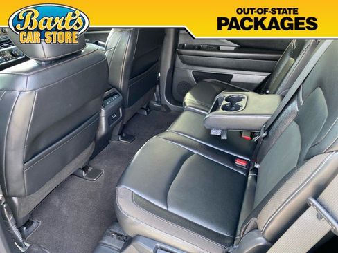 Used 2022 Nissan Pathfinder SL AWD/4WD image 22