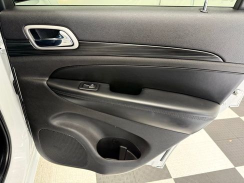 Used 2020 Jeep Grand Cherokee Altitude image 28