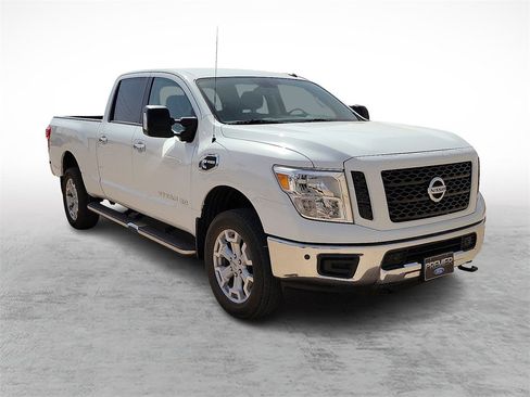 Used 2019 Nissan Titan SV w/ SV Convenience Package image 1