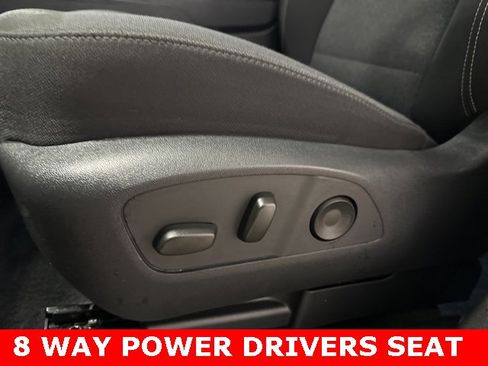 Used 2025 GMC Acadia Elevation image 8