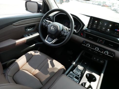 Certified 2026 Honda Pilot Elite image 9