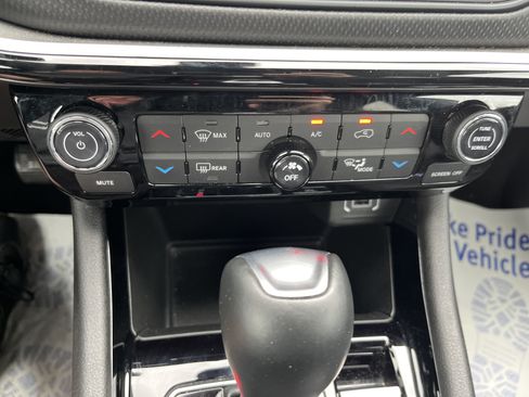 Used 2025 Jeep Compass Trailhawk AWD/4WD image 23