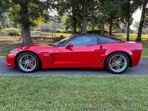 Used 2007 Chevrolet Corvette Z06 w/ Preferred Equipment Group RWD image 18
