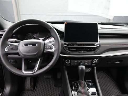 Used 2025 Jeep Compass Trailhawk w/ Sun & Sound Group AWD/4WD image 25