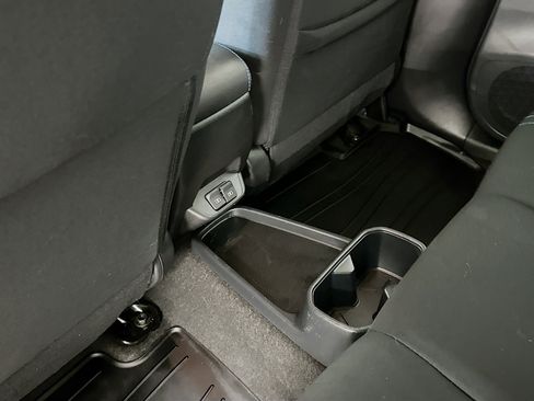 Used 2025 Nissan Leaf S image 27