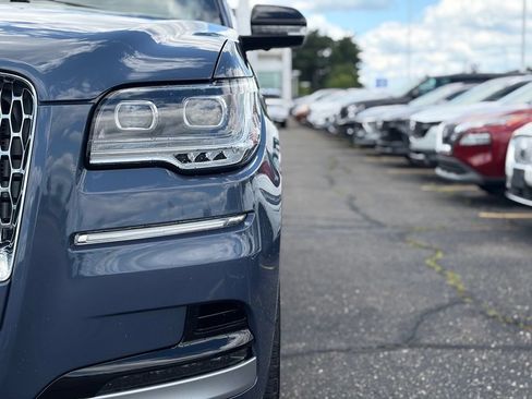 Used 2022 Lincoln Navigator Reserve AWD/4WD image 4