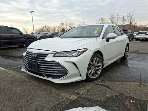 Used 2022 Toyota Avalon XLE image 2