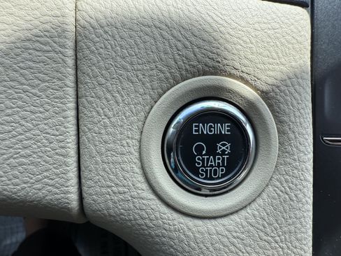 Used 2013 Ford Taurus SEL FWD image 11