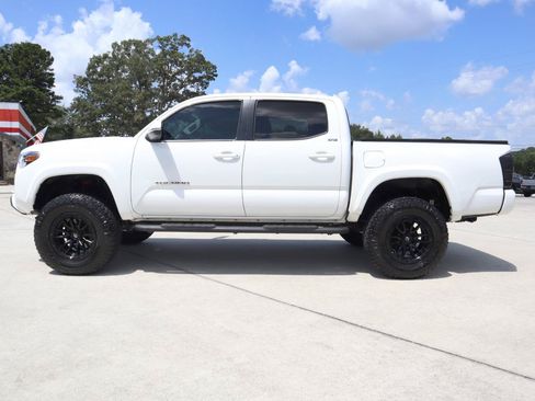 Used 2023 Toyota Tacoma SR5 AWD/4WD image 3