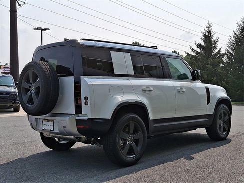 New 2025 Land Rover Defender 110 S image 3