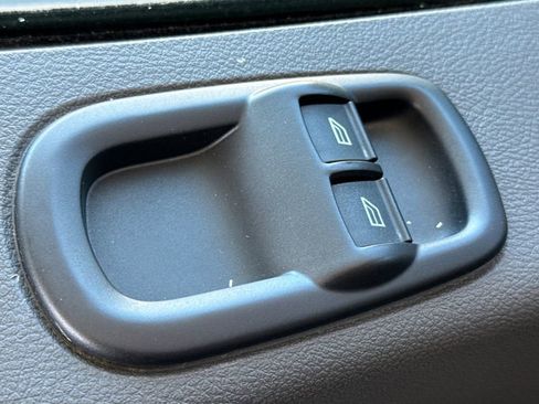 Used 2023 Ford Transit 350 XLT image 17