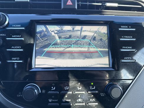 Used 2018 Toyota Camry LE image 22