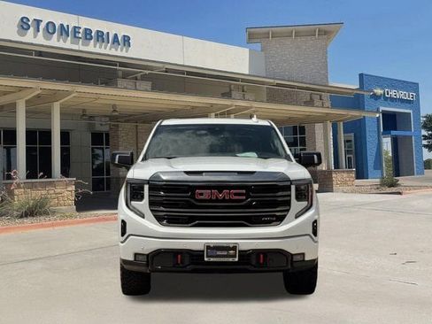 Used 2024 GMC Sierra 1500 AT4 w/ AT4 Premium Package AWD/4WD image 9
