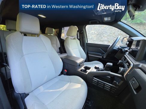 Used 2025 Toyota 4Runner SR5 AWD/4WD image 19