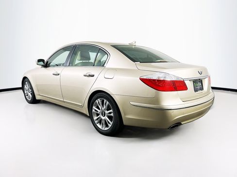Used 2010 Hyundai Genesis 3.8 w/ Technology Pkg 4 RWD image 5