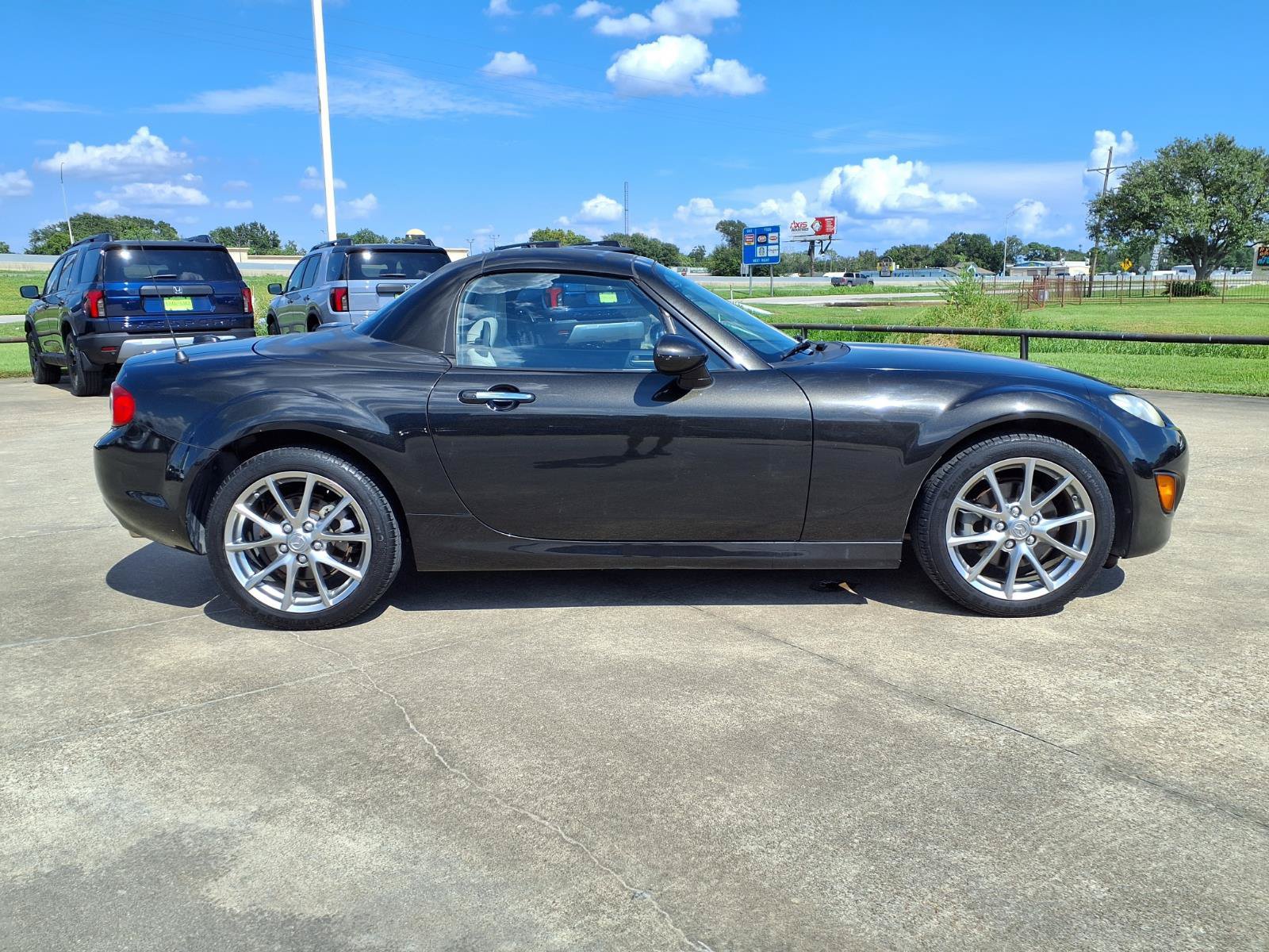 Used 2011 MAZDA MX-5 Miata Grand Touring RWD image 7