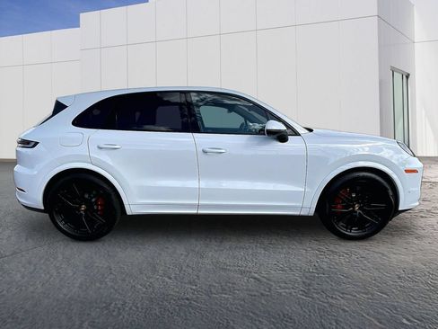 Certified 2025 Porsche Cayenne S AWD/4WD image 8