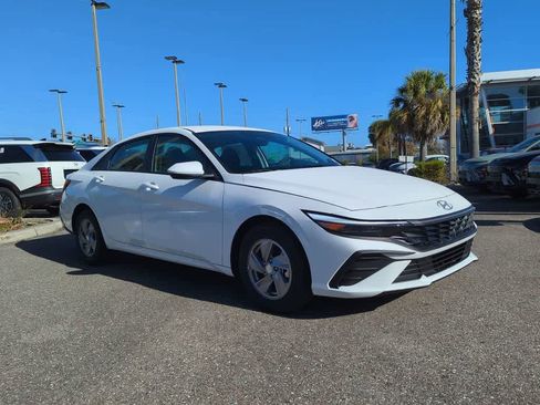 New 2026 Hyundai Elantra SE FWD image 8