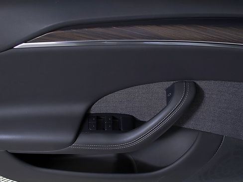 Used 2023 Tesla Model S AWD/4WD image 18