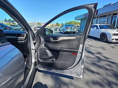 Used 2022 Ford Escape SE image 45