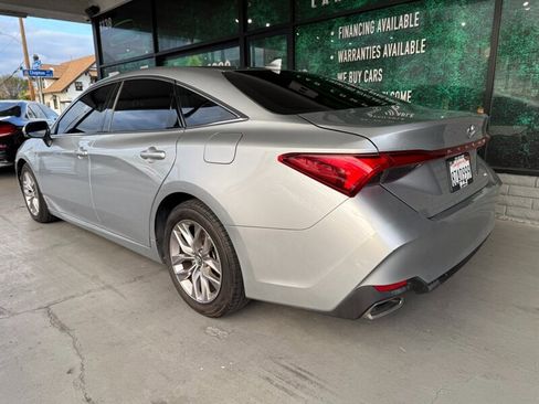 Used 2019 Toyota Avalon XLE w/ Moonroof Package image 3
