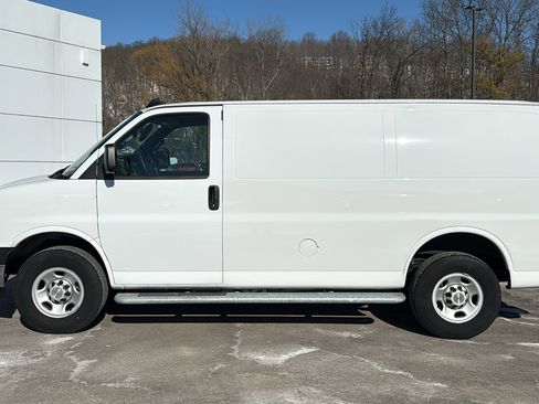 Used 2024 Chevrolet Express 2500 w/ Driver Convenience Package image 7