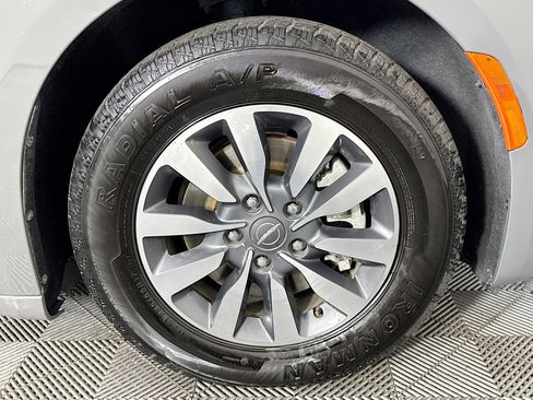 Used 2021 Chrysler Pacifica Touring-L image 30