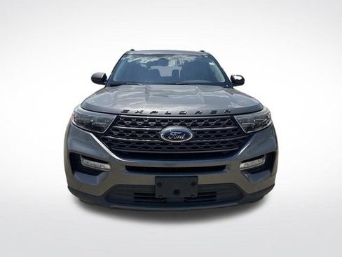 Used 2021 Ford Explorer XLT w/ Equipment Group 202A RWD image 2