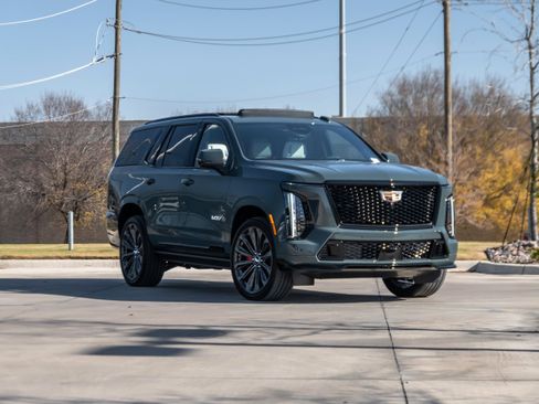 Used 2026 Cadillac Escalade V image 2