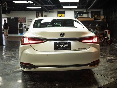 Used 2022 Lexus ES 250 w/ Premium Package AWD/4WD image 6