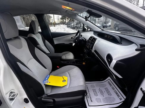 Used 2018 Toyota Prius Two image 27