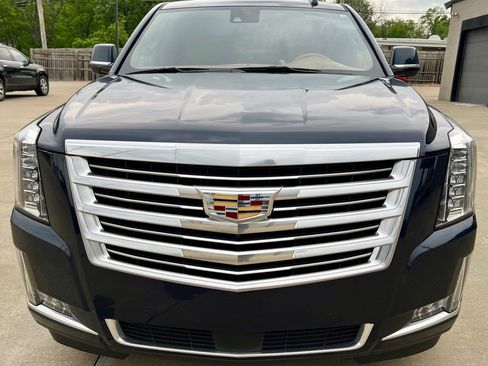 Used 2017 Cadillac Escalade ESV Platinum AWD/4WD image 2