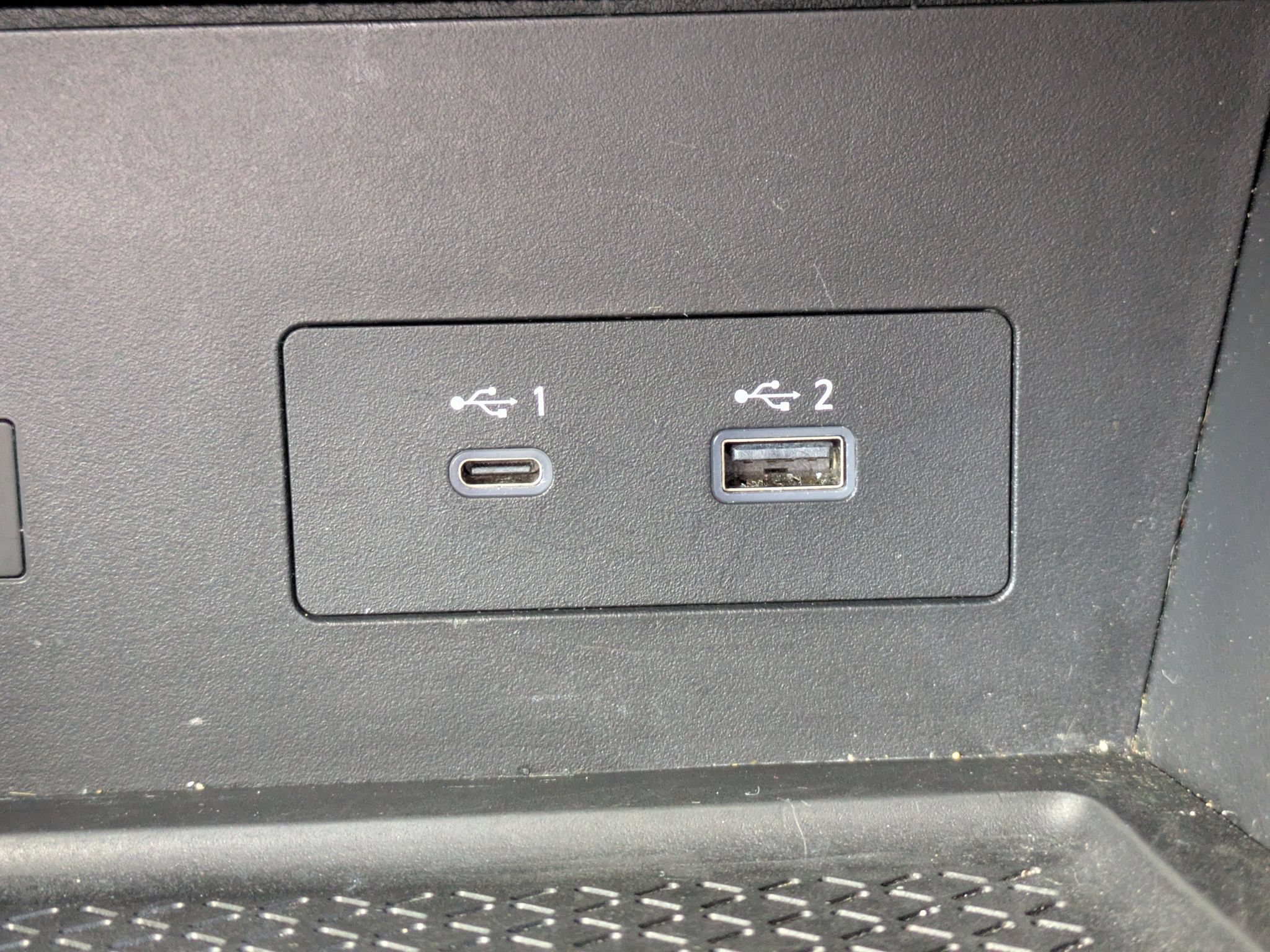 Used 2022 Nissan Pathfinder Platinum w/ Cargo Package FWD image 23