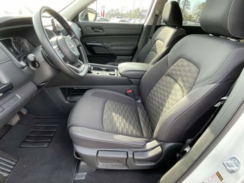 Used 2024 Nissan Pathfinder S image 14