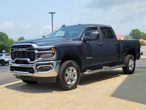 Used 2025 RAM 2500 Big Horn AWD/4WD image 2