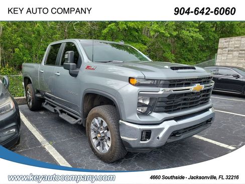 Used 2024 Chevrolet Silverado 2500 LT image 1