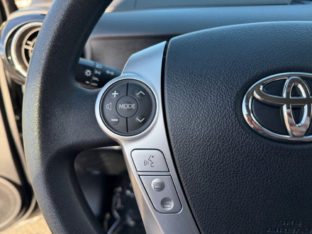 Used 2016 Toyota Prius C Persona Series FWD image 15