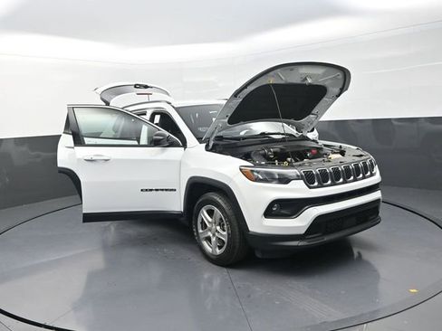 Used 2024 Jeep Compass Latitude AWD/4WD image 29