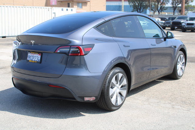 Used 2023 Tesla Model Y 2WD image 4