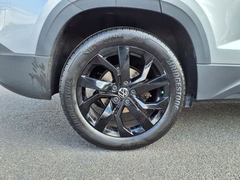 Certified 2022 Volkswagen Taos SE w/ IQ.Drive SE Package image 7