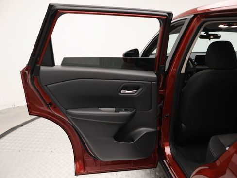 Used 2025 Nissan Rogue SV FWD image 20