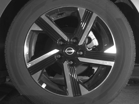 Used 2025 Nissan Sentra SV FWD image 14