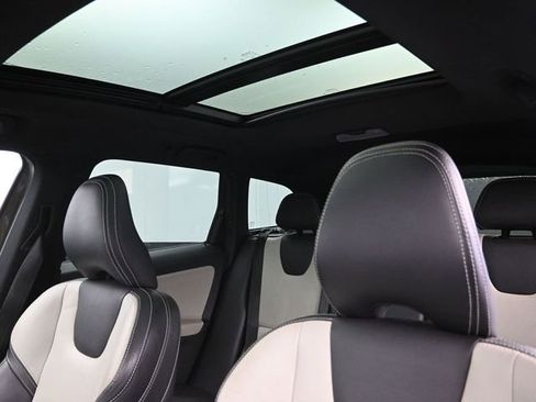 Used 2015 Volvo XC60 T5 w/ Proximity Package image 21