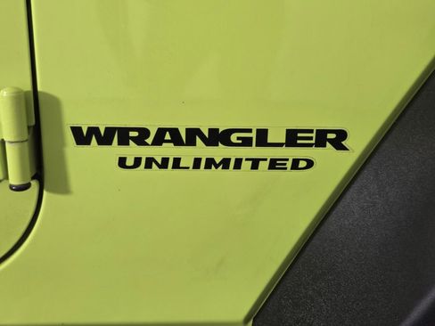 Certified 2016 Jeep Wrangler Unlimited Rubicon w/ Connectivity Group image 39