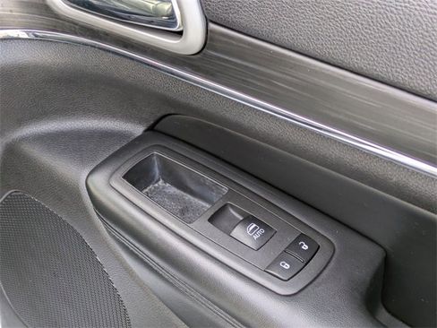 Used 2021 Jeep Grand Cherokee Limited image 37