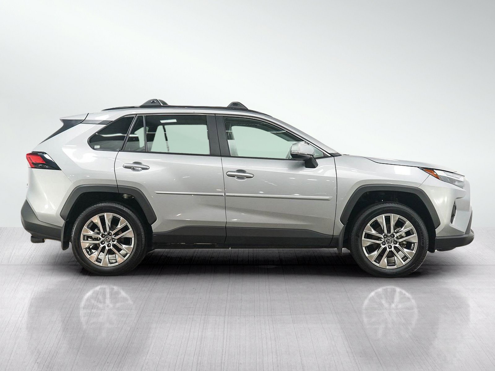Used 2025 Toyota RAV4 XLE Premium w/ Weather Package AWD/4WD image 6